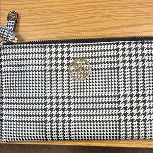 Guess Black and White Houndstooth Clutch